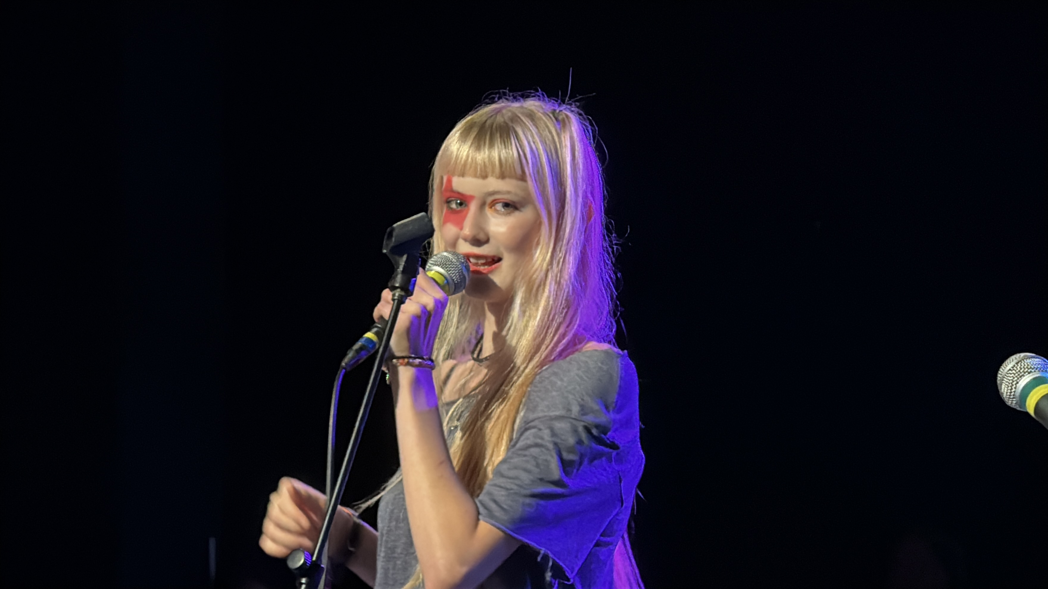 Alivia singing at Amp Camp '25